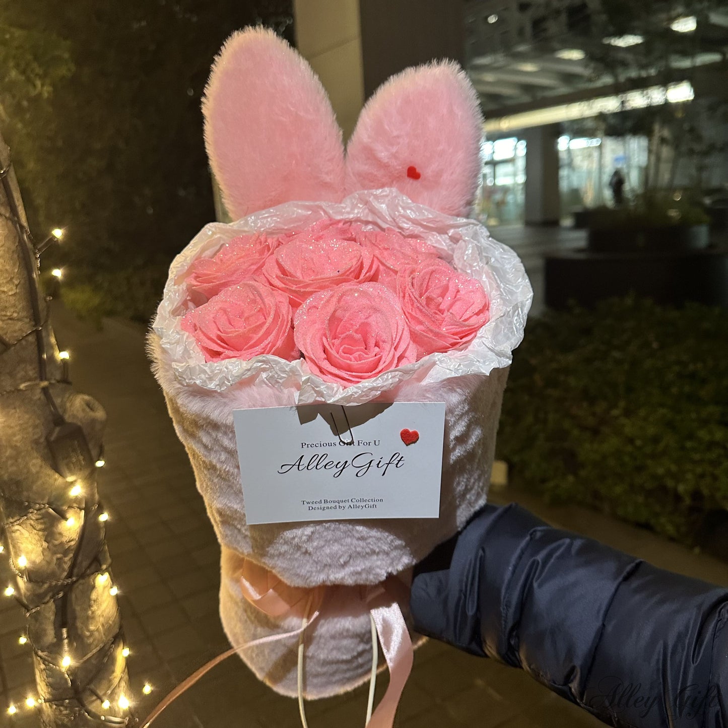 オタク花束のオーダーメイド可能 | 枯れないピンクラメがついたうさぎワンホンブーケ