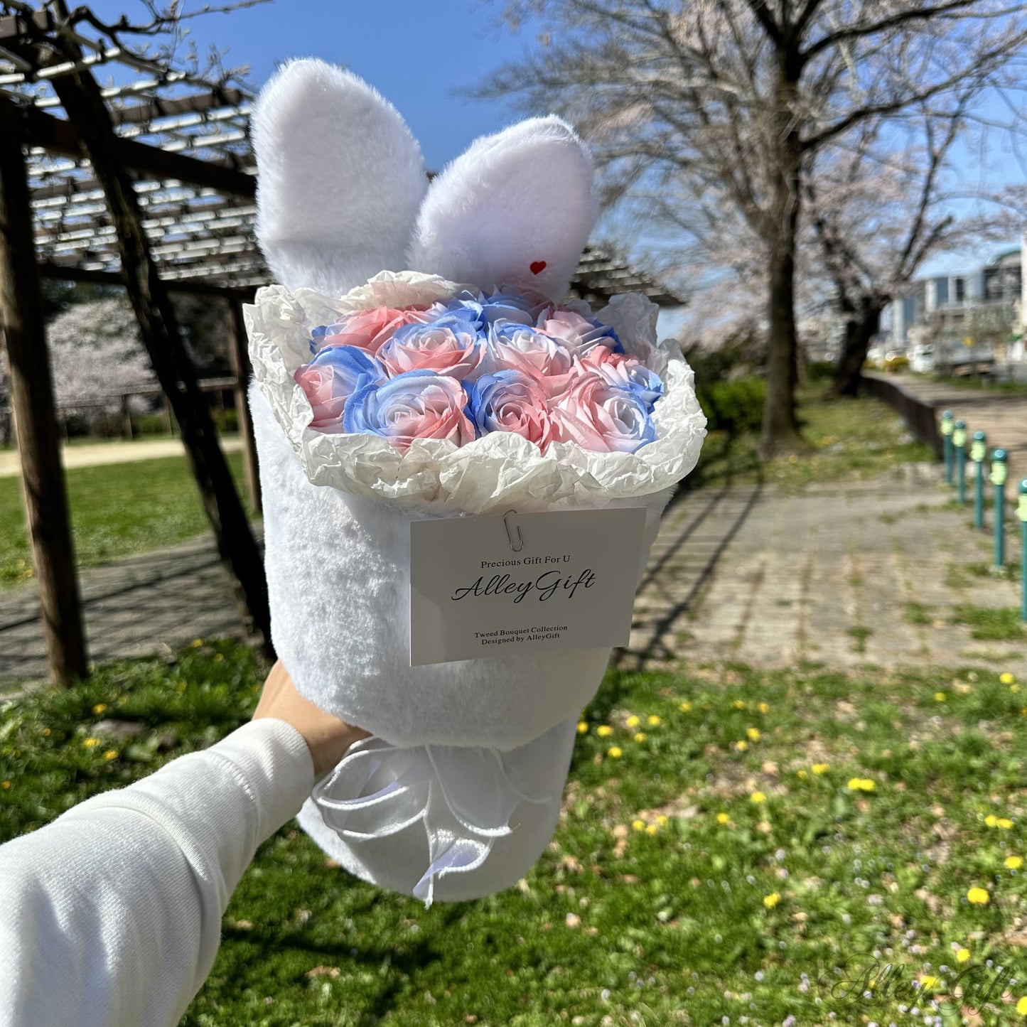 推し活花束でテレビで紹介 | うさぎワンホンブーケ オーロラ色