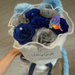 青とグレーグリッターローズを使用した猫型ブーケ　特別の安い値段で手に入るAlleyGiftの花束
