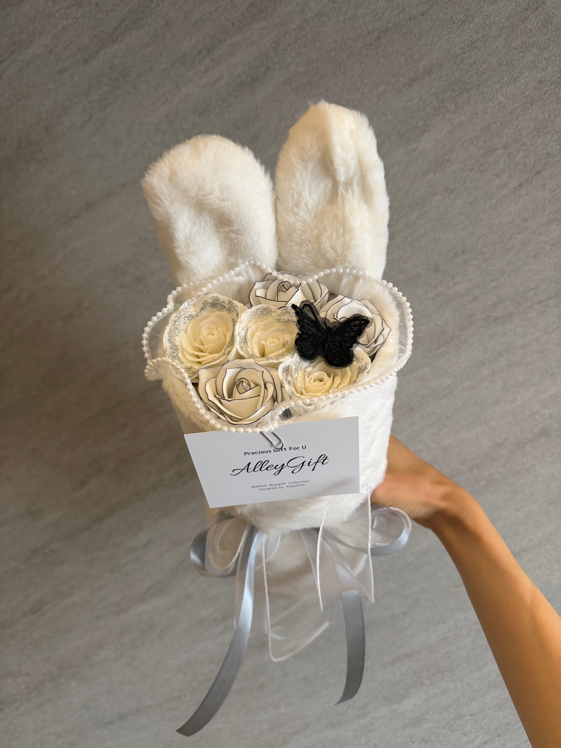 通常価格より20％安いAlleyGiftのミニうさぎブーケ　枯れない花束で推し活花束に大人気　白