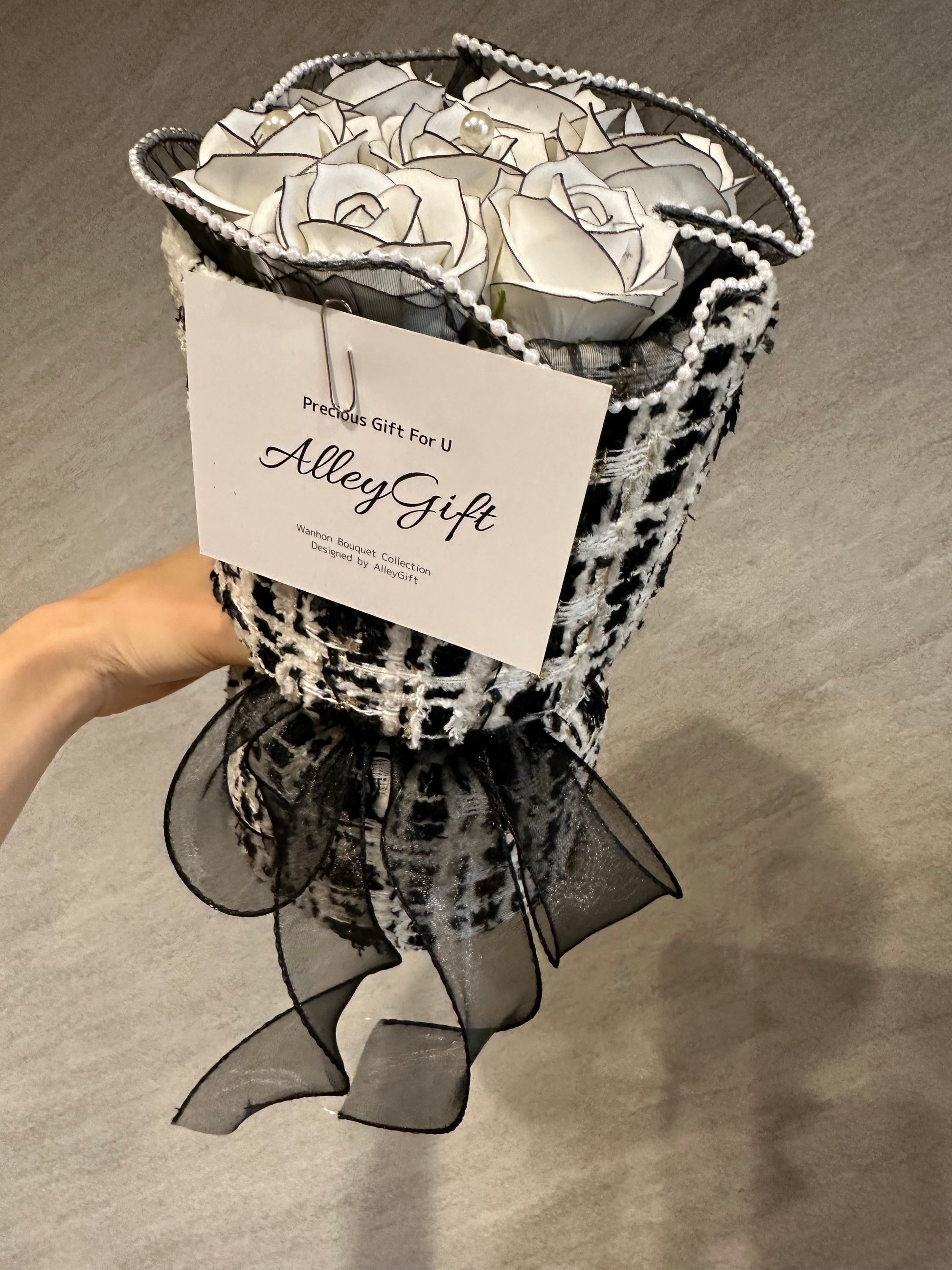 AlleyGiftで安く手に入るツイードブーケ　黒白系