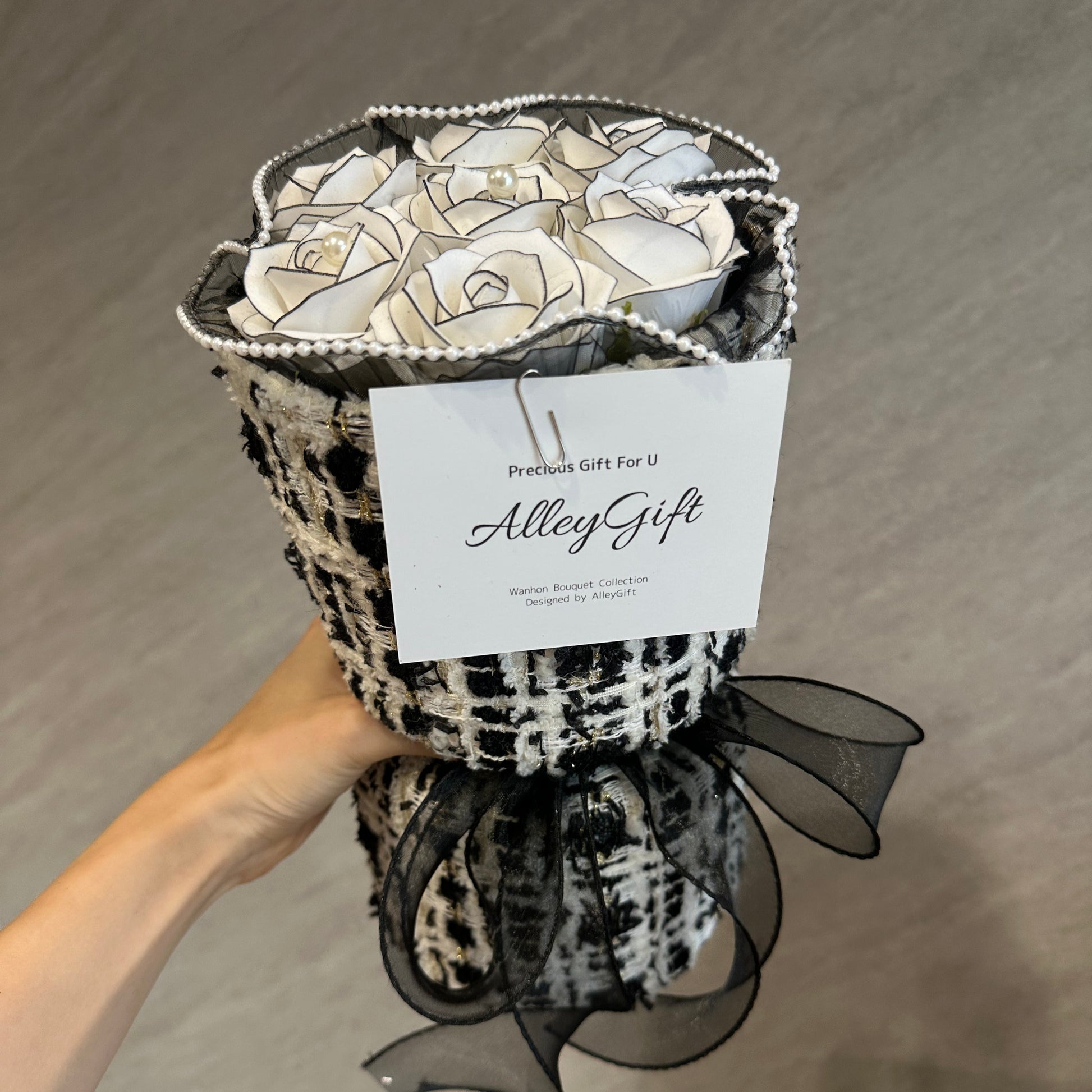 AlleyGiftで安く手に入るツイードブーケ　黒白系