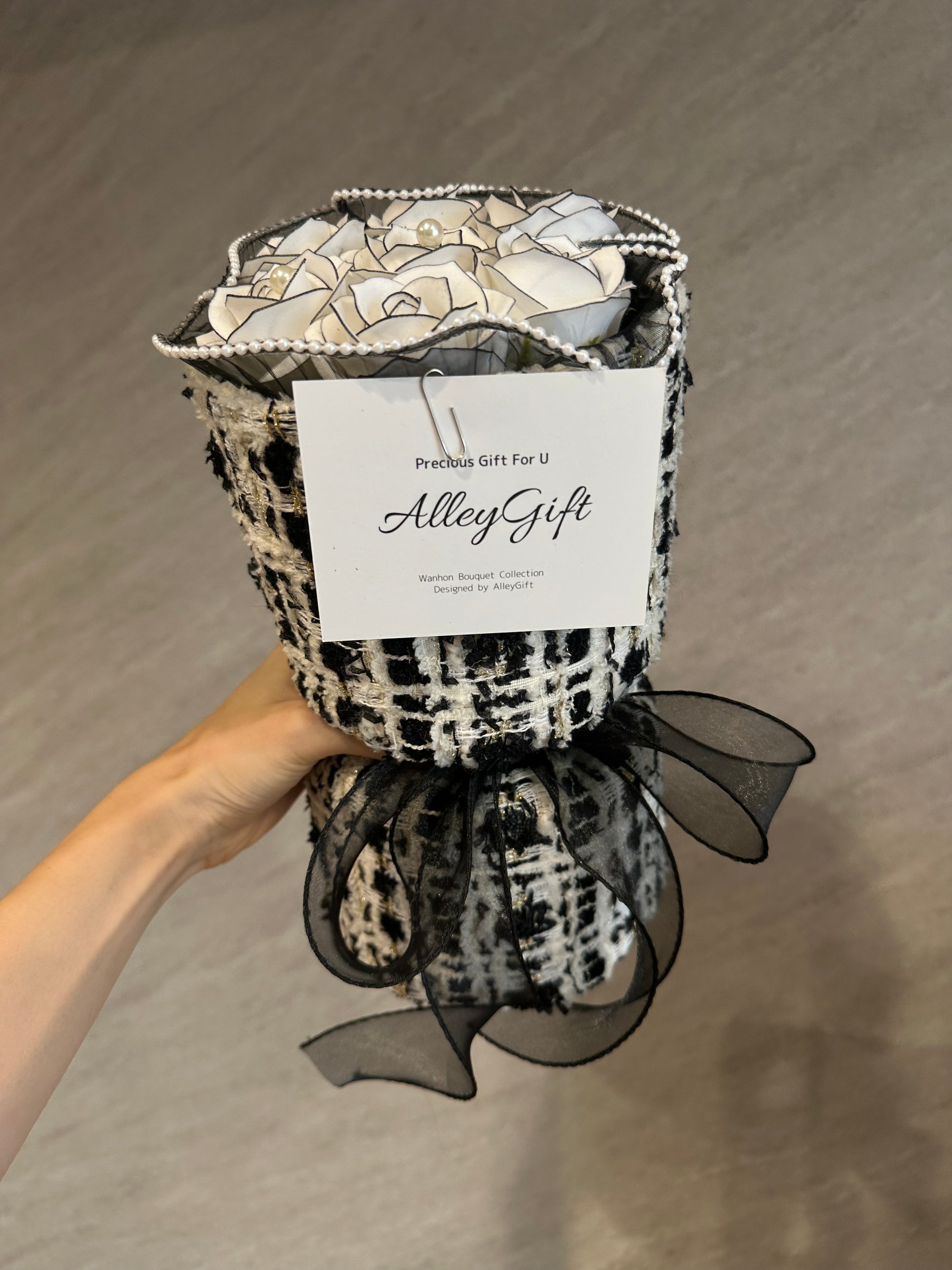 AlleyGiftで安く手に入るツイードブーケ　黒白系
