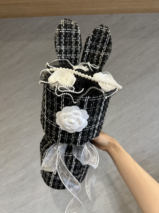 ツイードうさぎブーケ　黒白グリッターローズ　枯れない花束