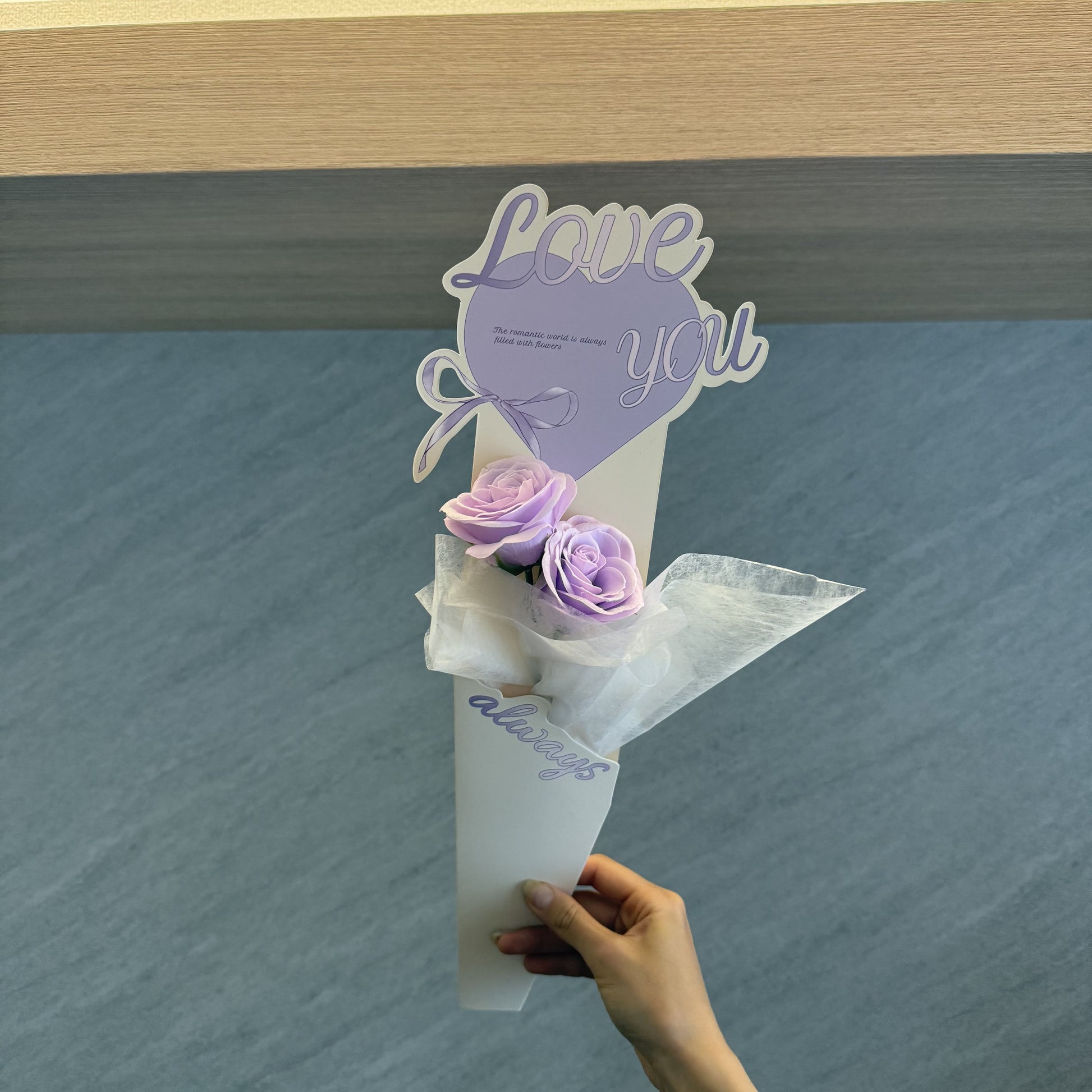 薄い紫色ソープフラワーの一輪挿し