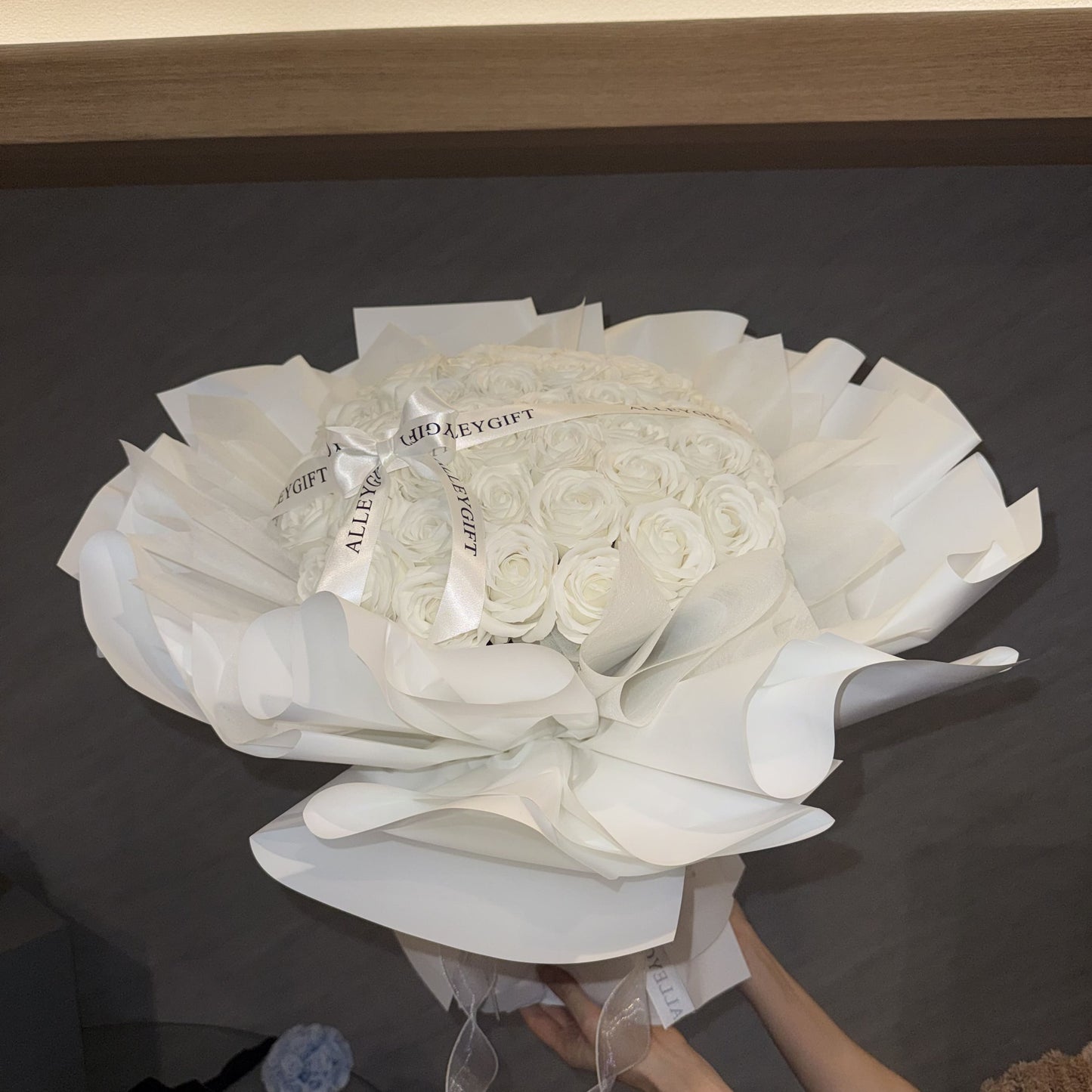 AlleyGiftの白色ソープフラワー花束50本