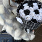 オタクが選ぶ推し誕生日ワンホンブーケ一位 | 黒白ベースの花束　テレビに紹介された花屋AlleyGiftの看板商品